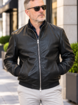 Ritratto urbano con bomber in pelle